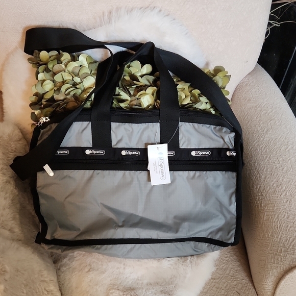 Lesportsac Handbags - NWT LeSportsac Gray Tote Bag​​​​​​​